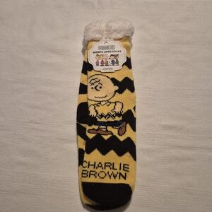Peanuts Charlie Brown one size sherpa lined socks anti slip dots on bottom New